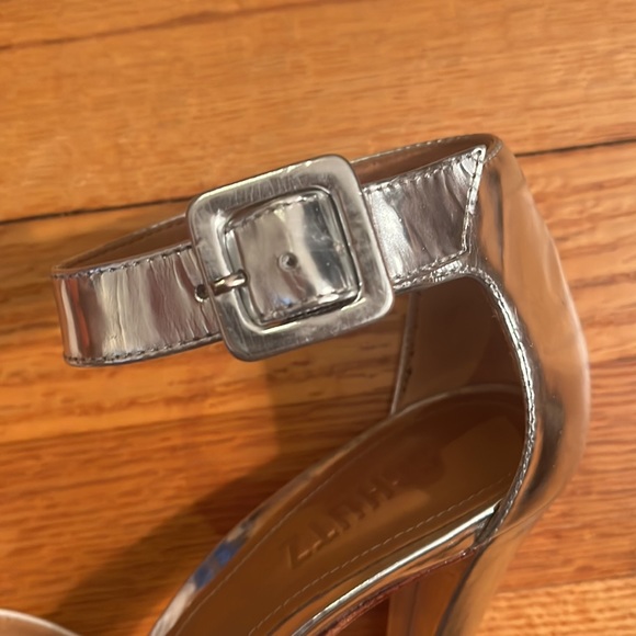 Schutz Open Toe Ankle Strap Leather Heel white and silver size 7.5 4.5in heel - Picture 6 of 9